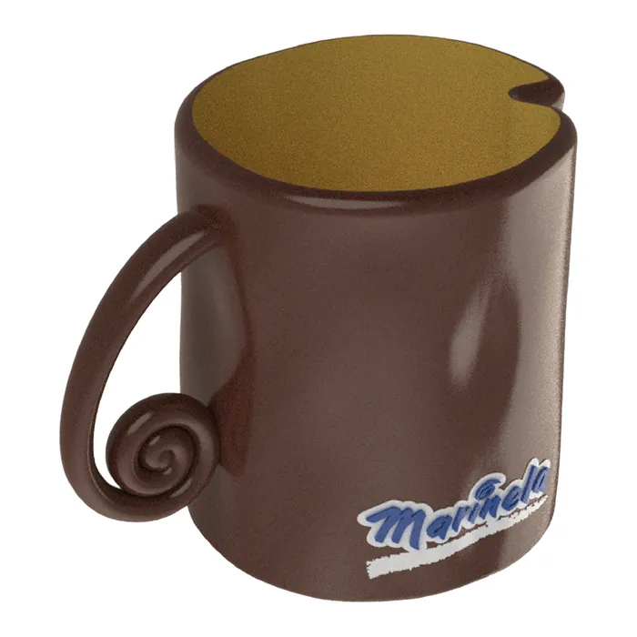 Taza de cerámica café con la forma de un chocorrol y el asa en espiral, con el logotipo de Marinela