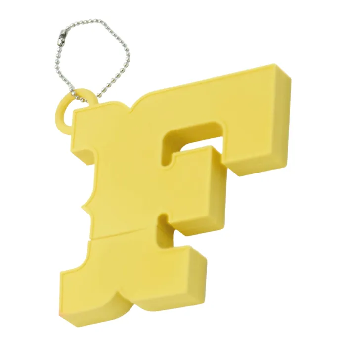Memoria USB amarilla con la forma de la F de Ferrero, cerrada y con su cadena