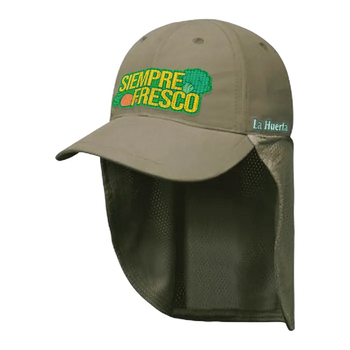 Gorra verde olivo con la leyenda Siempre Fresco bordada al frente y faldón de malla en la nuca
