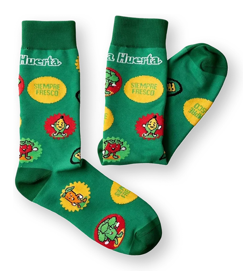 Calcetines verdes de La Huerta estampados con sus personajes de frutas y verduras